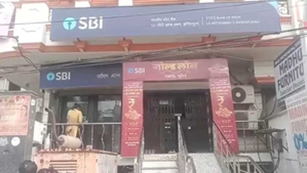 गाजियाबाद में दिनदहाड़े पेट्रोल पंप कर्मियों से बदमाशों ने लूटे 9.56 लाख